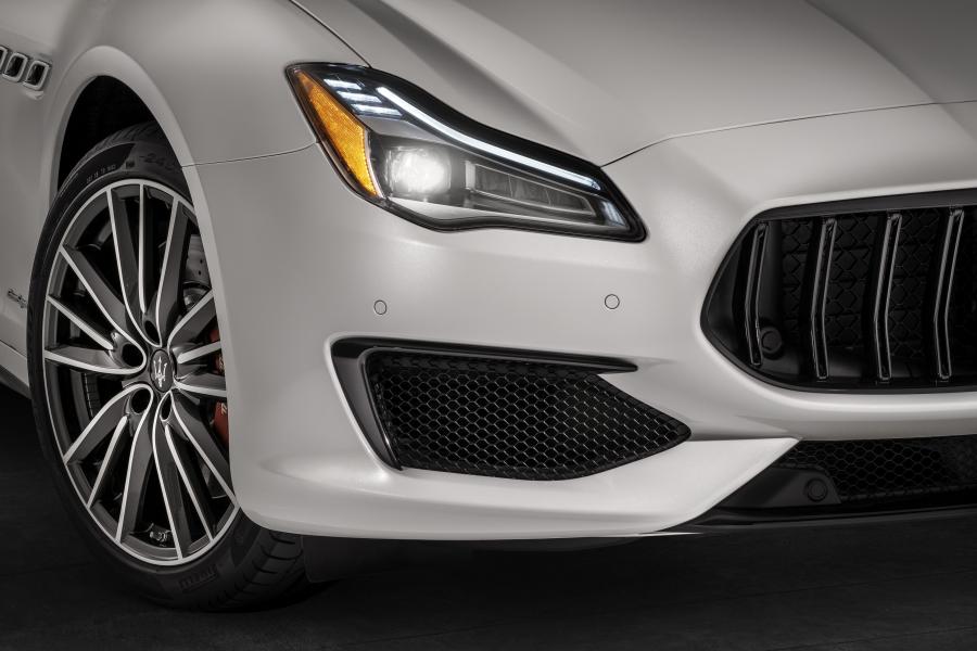 Детали экстерьера Maserati Quattroporte GTS GranSport (M156) 2018 года  (NA) (фото 18 из 28)